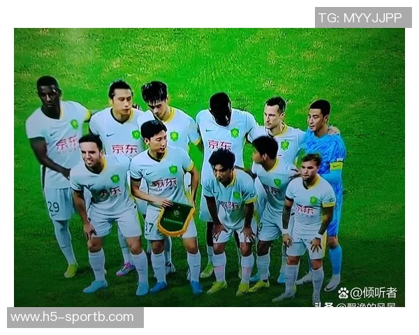 成都蓉城奥地利籍守门员教练汉斯正式加盟北京国安引发球迷热议