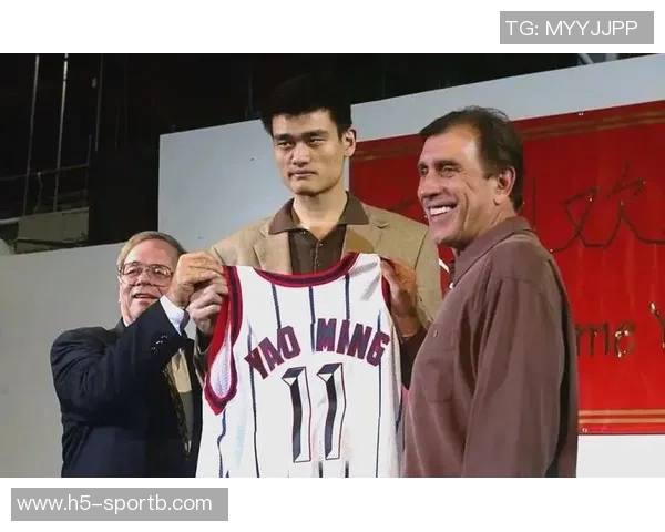 姚明回忆健身经历：早晨和上班前的秘密训练时光