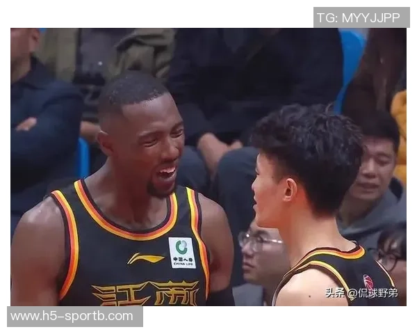 贾尔斯单节高效表现力争上游力抗首钢五虎合力得分优势